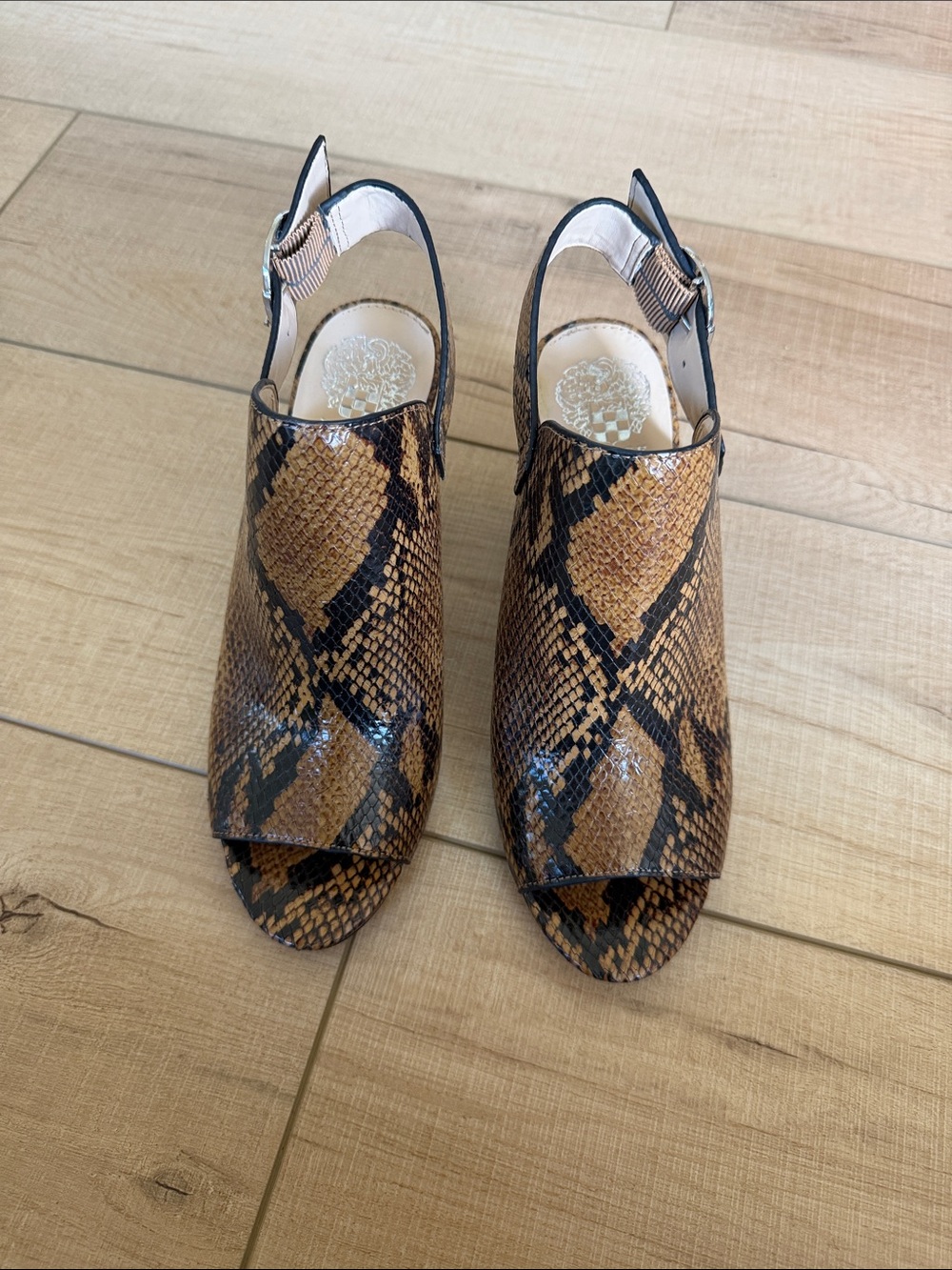 Vince Camuto snakeskin heels size 7